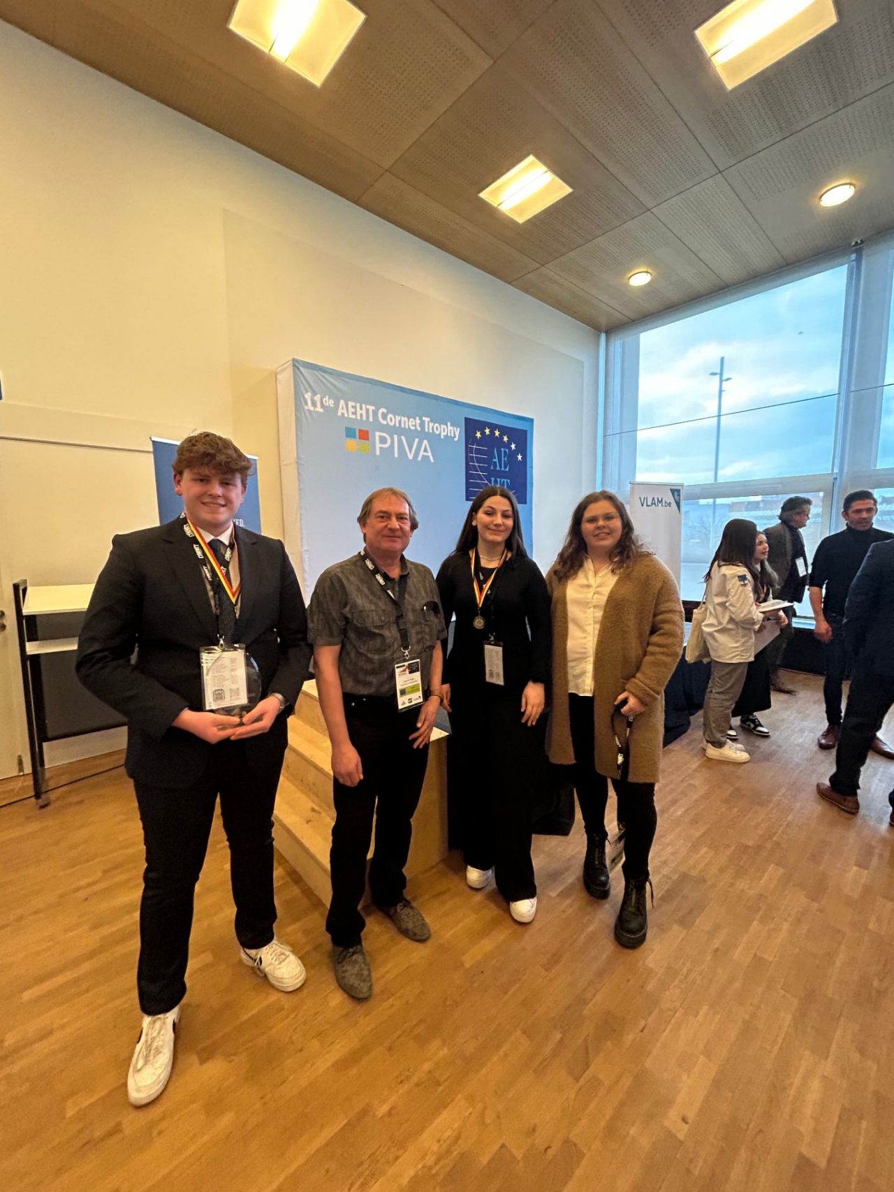 AEHT Cornet Trophy: winnend team Tourist Destionation met juryleden