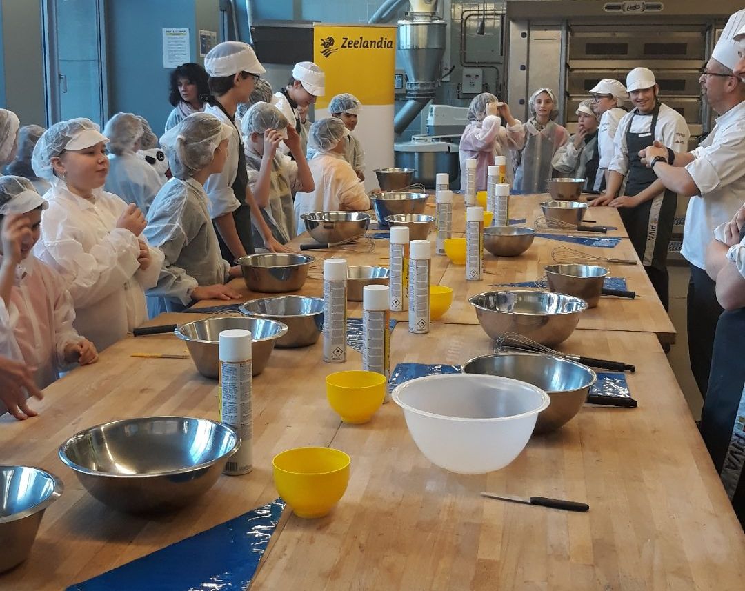 PIVA en basisschool Sint-Jan Berchmans bakken voor Warmste Week